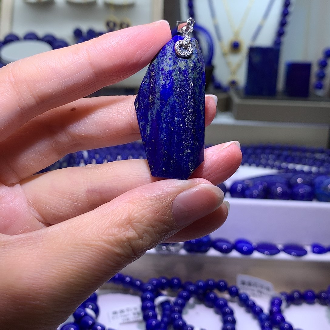 青金石未镶嵌天然原矿吊坠43.6*26m