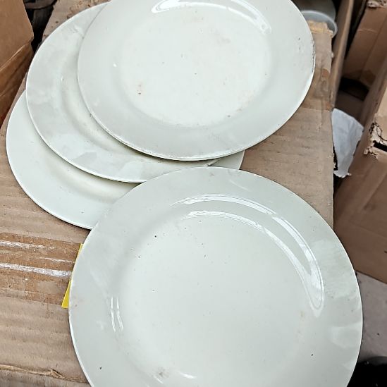 绿泥盘子碗茶壶啥都有