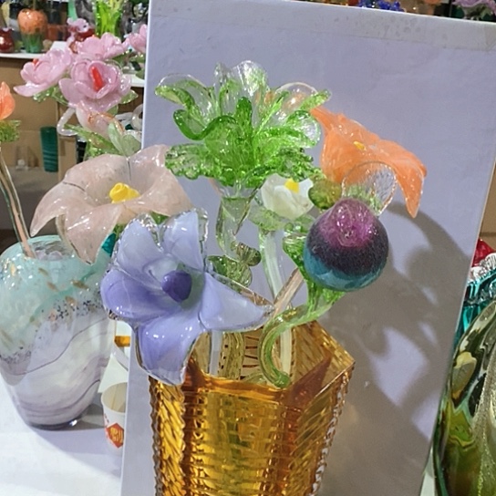 琉璃花瓶高45厘米宽9厘米