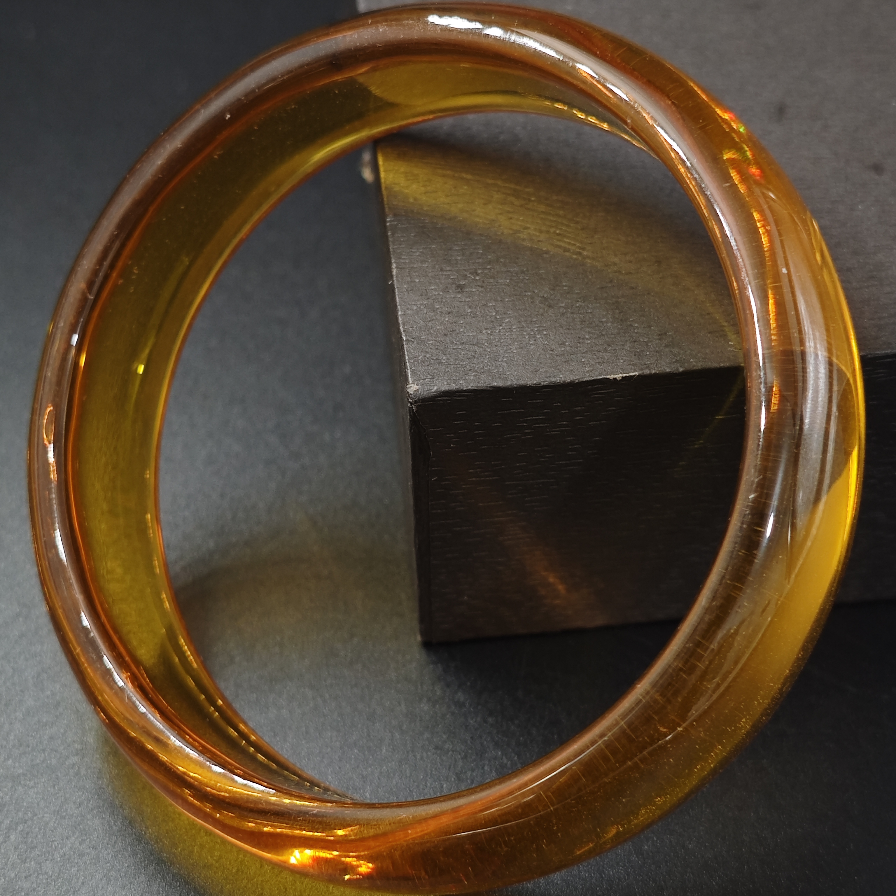 GZ007轻奢气质百搭精美经典时尚黄珀透明树脂手镯