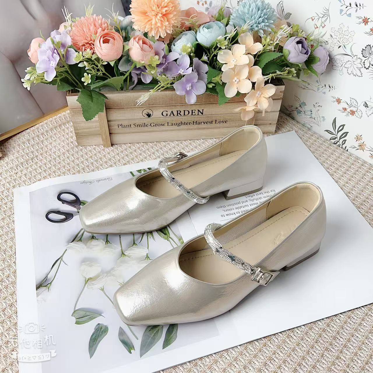 88569  新款时尚舒适粗跟方头百搭单鞋