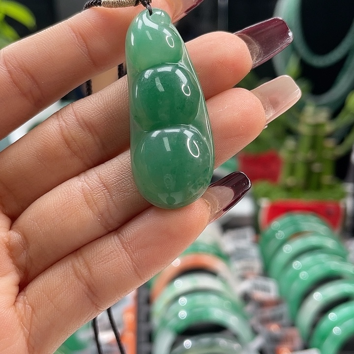 石英质玉颈饰未镶嵌