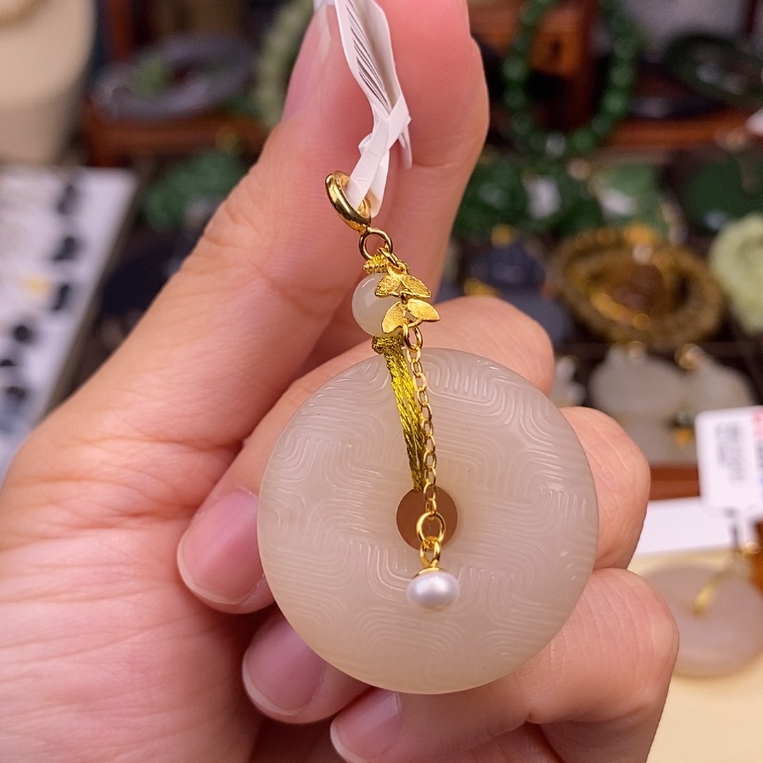 和田玉熟藕粉浓色平安扣清货价未镶嵌