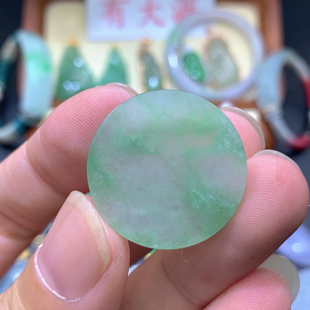 翡翠未镶嵌颈饰无事牌