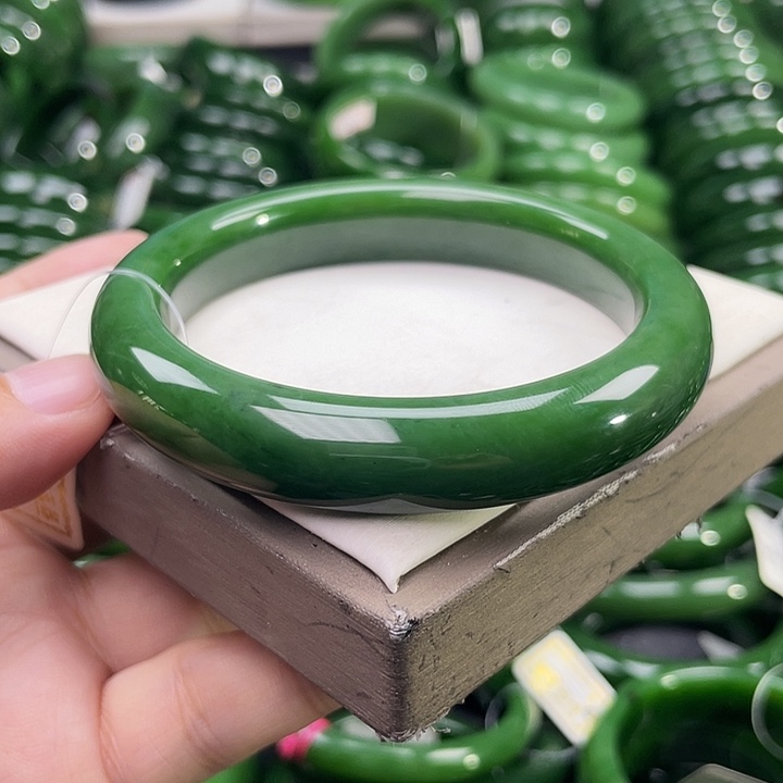 未镶嵌手镯和田玉（碧玉）