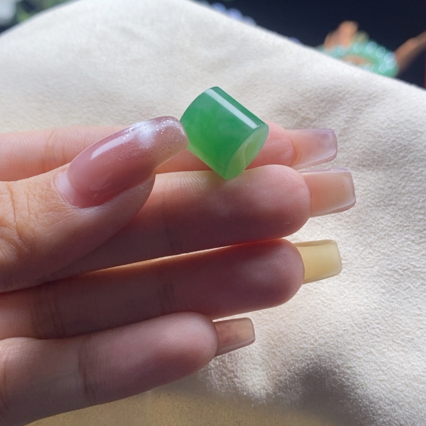 【闪购商品】翡翠颈饰未镶嵌满辣阳绿桶珠