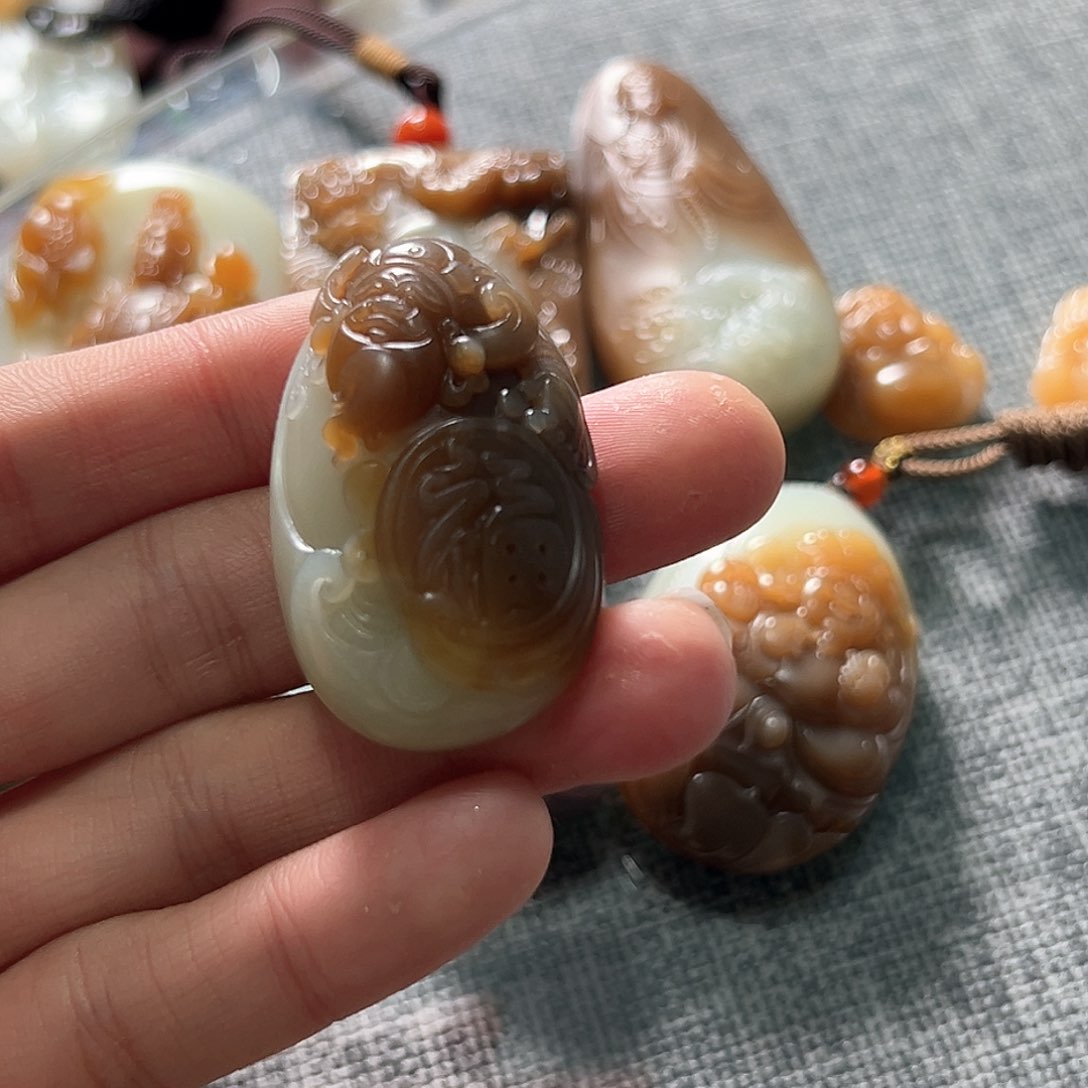 和田玉挂件未镶嵌莫*