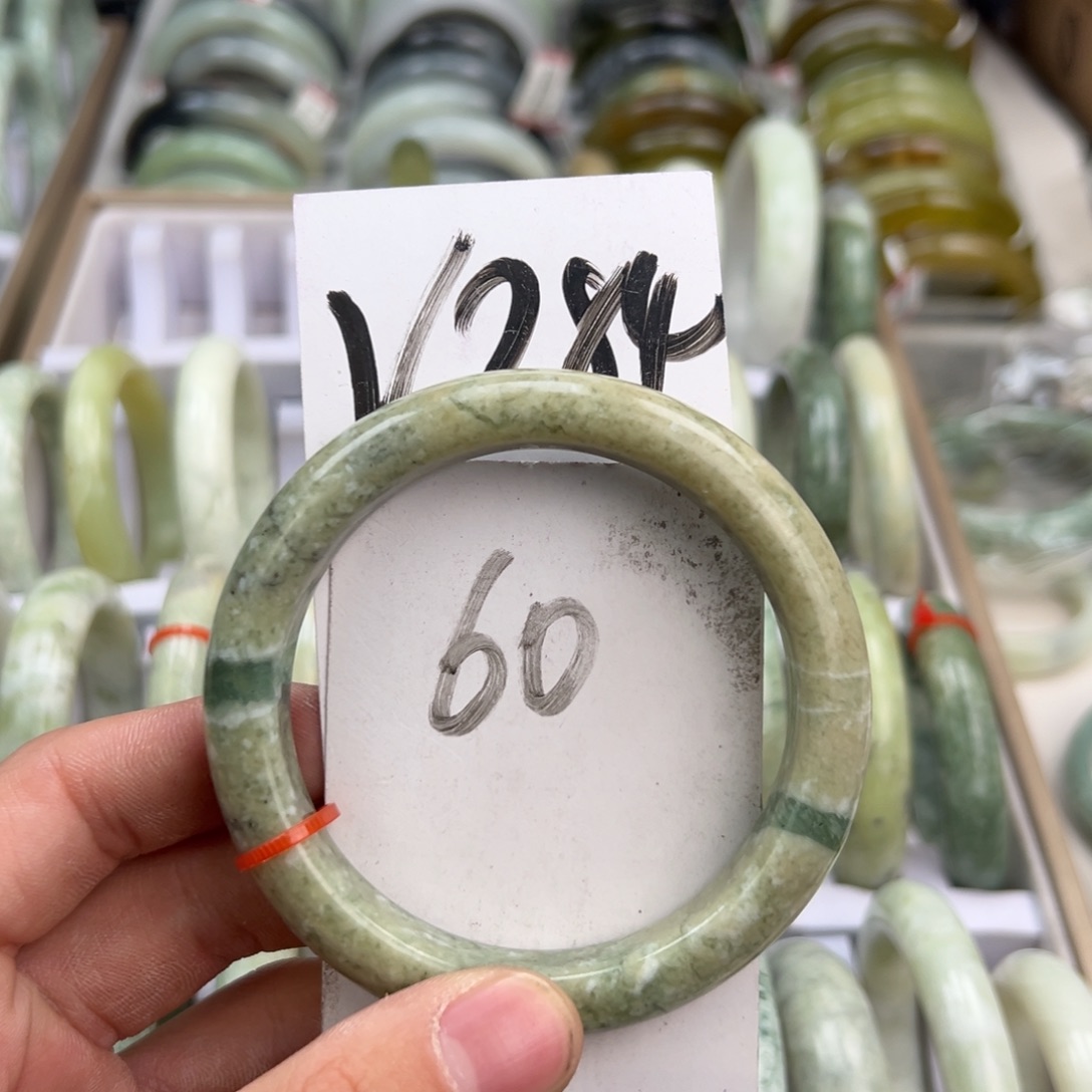 岫玉手镯未镶嵌天然岫玉