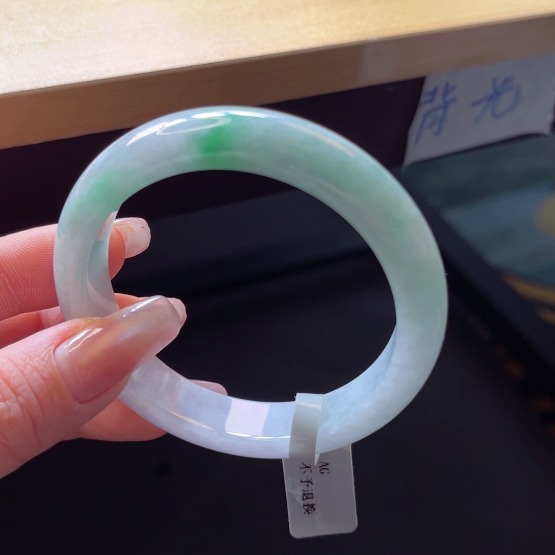 翡翠手镯未镶嵌手镯