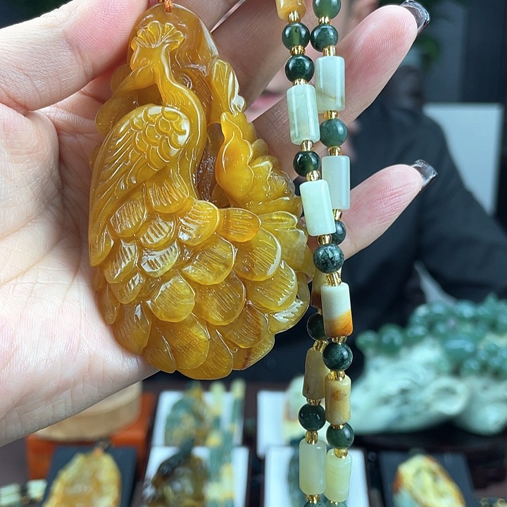 蛇纹石玉颈饰未镶嵌
