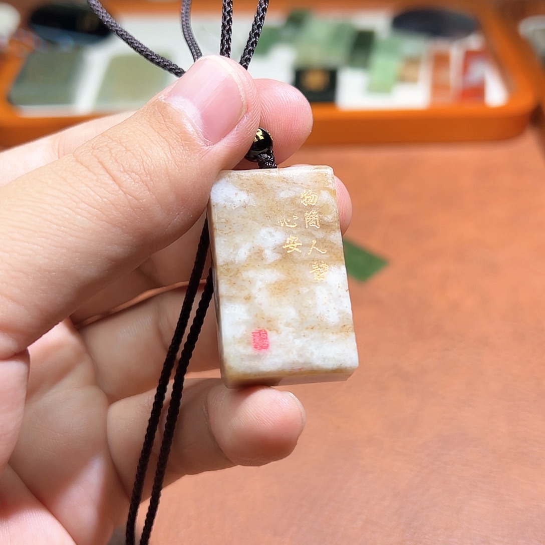 和田玉未镶嵌车挂