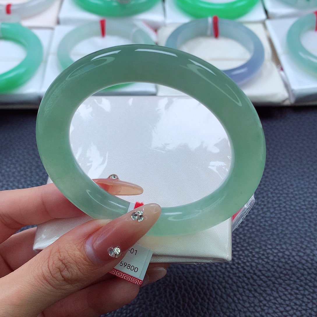 翡翠手镯未镶嵌54.55.56冰透满绿胖圆条 葡萄肉细节好