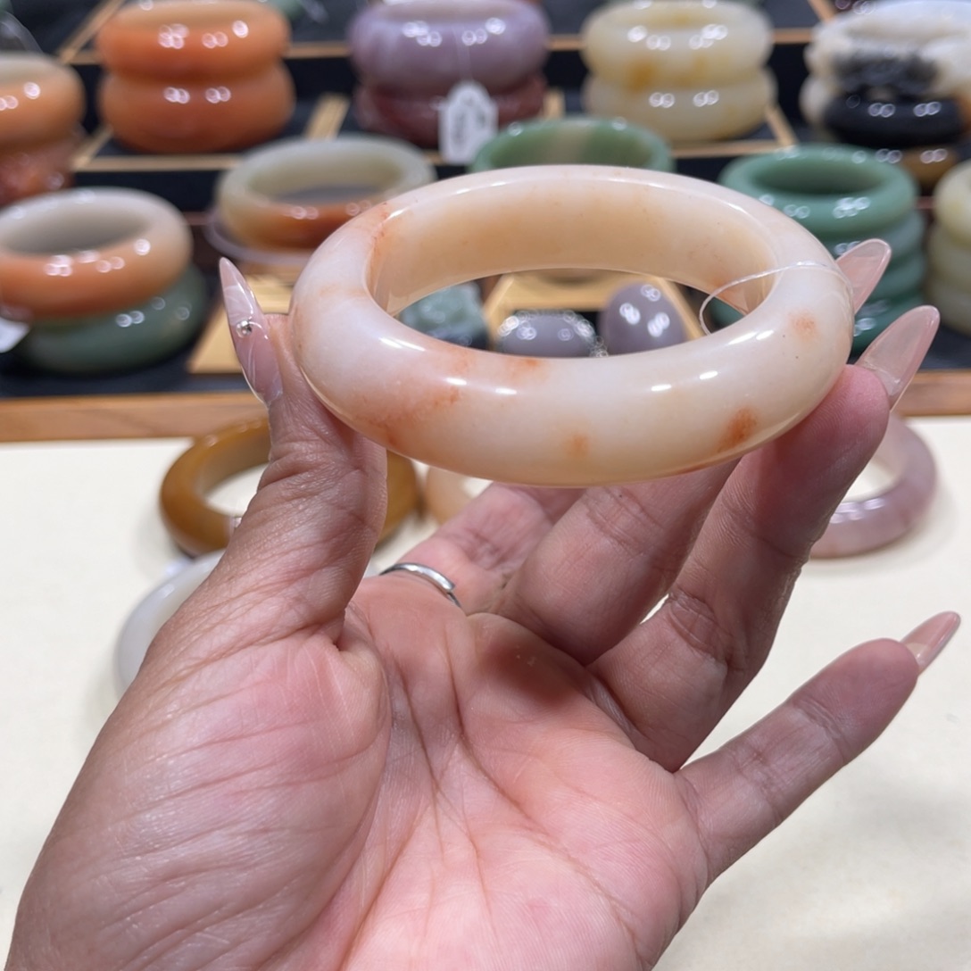 石英岩玉手镯未镶嵌