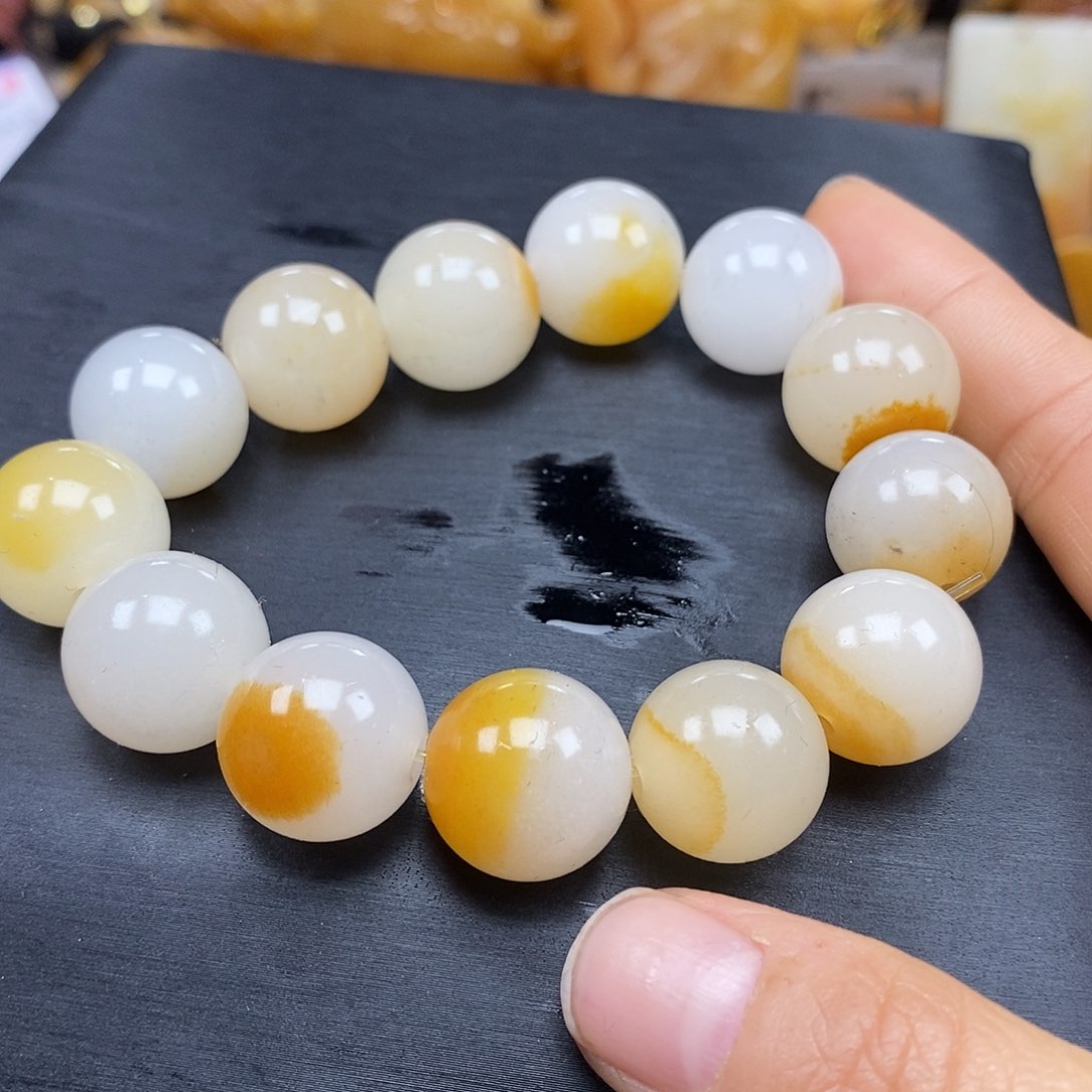 石英质玉（黄龙玉）颈饰未镶嵌