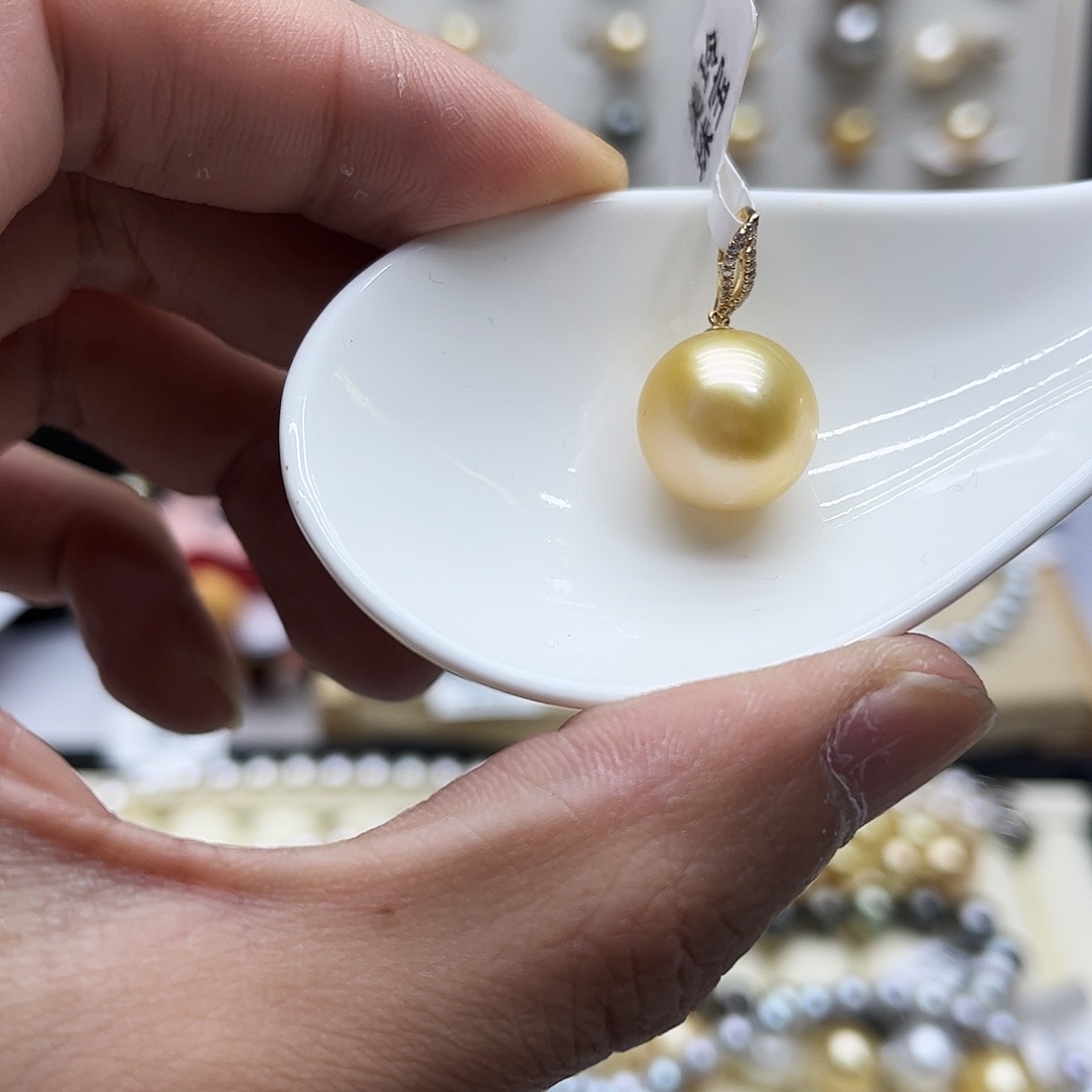 18K金镶嵌颈饰海水珍珠