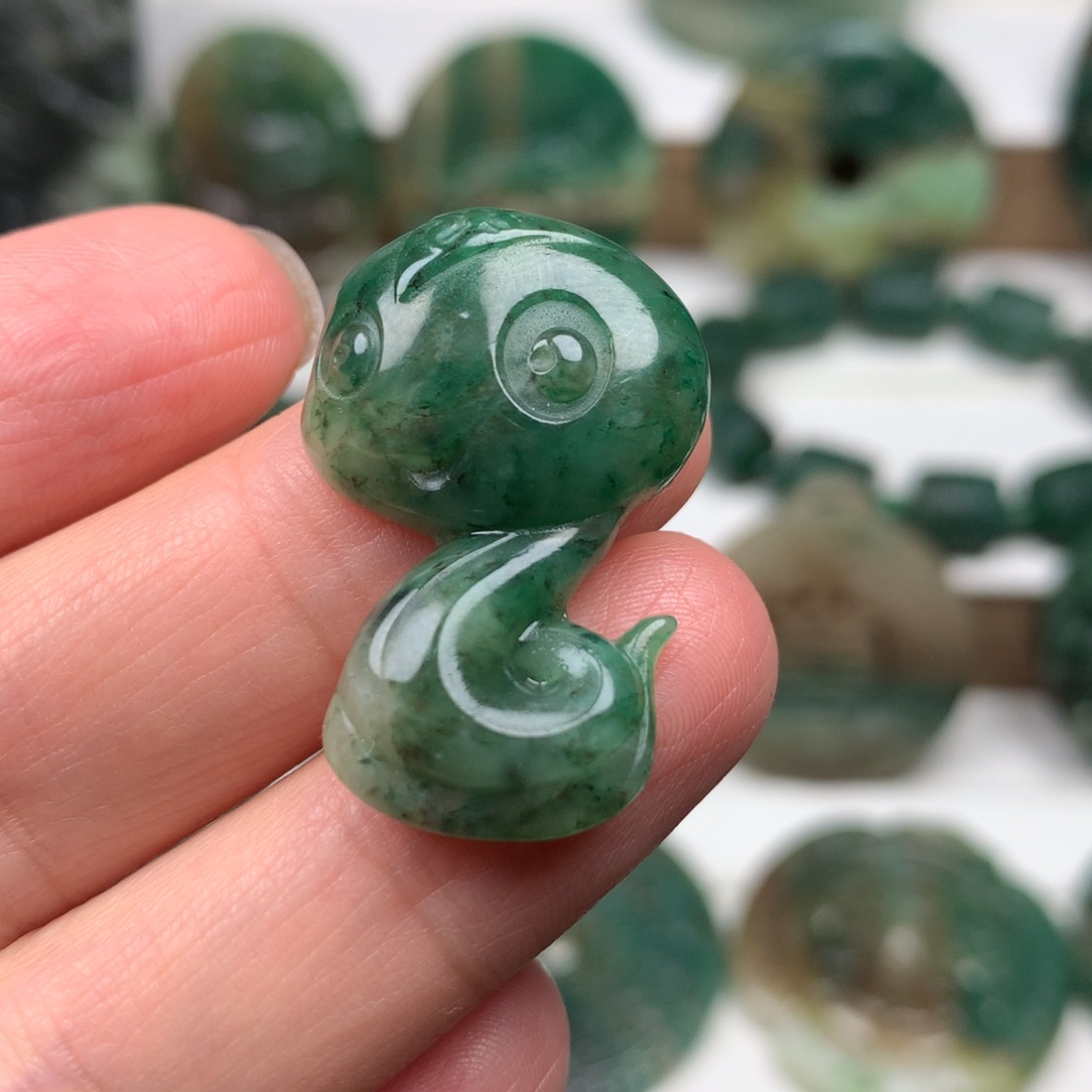 独山玉颈饰未镶嵌