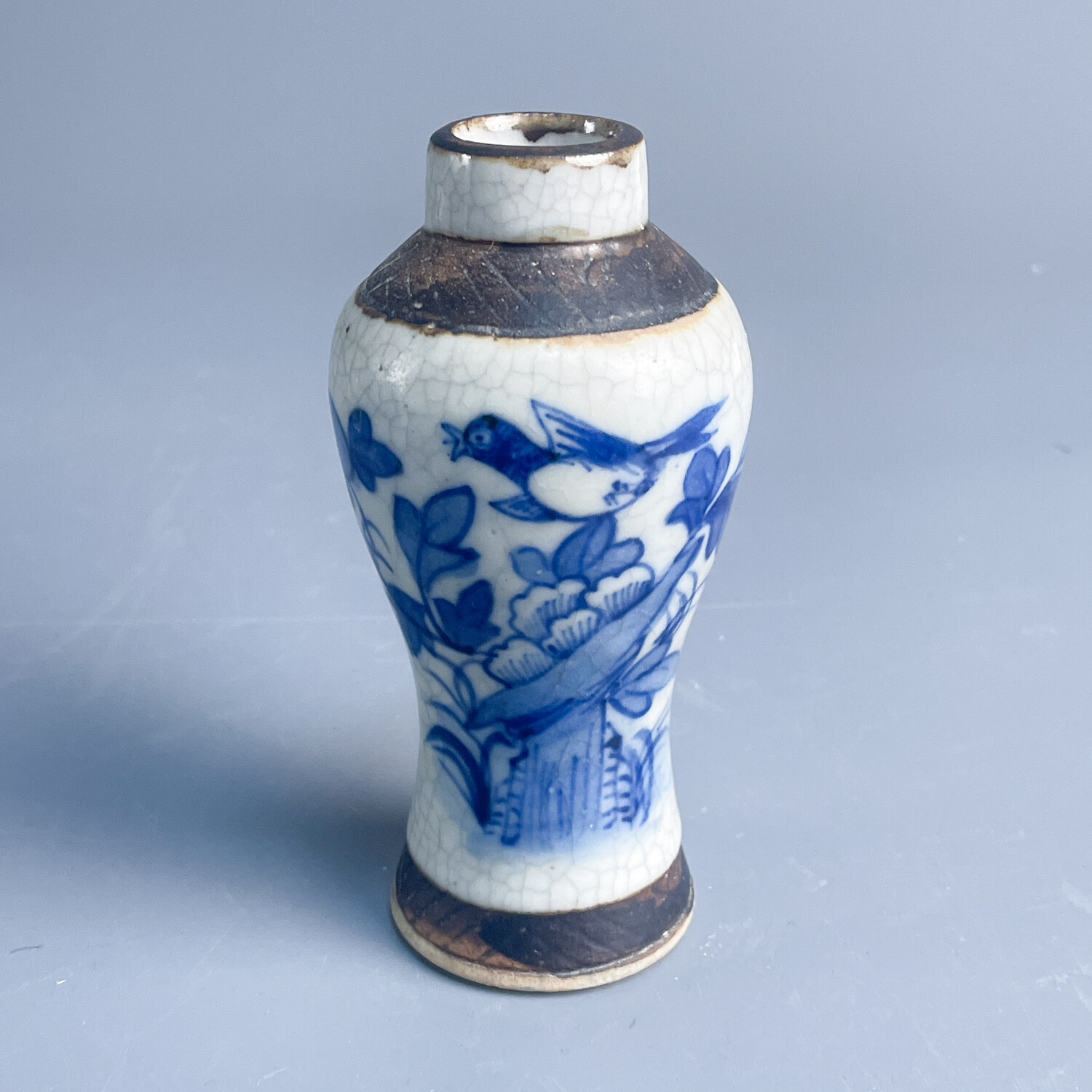 M25KS000E36 - 晚清仿哥釉青花花鸟纹小瓶