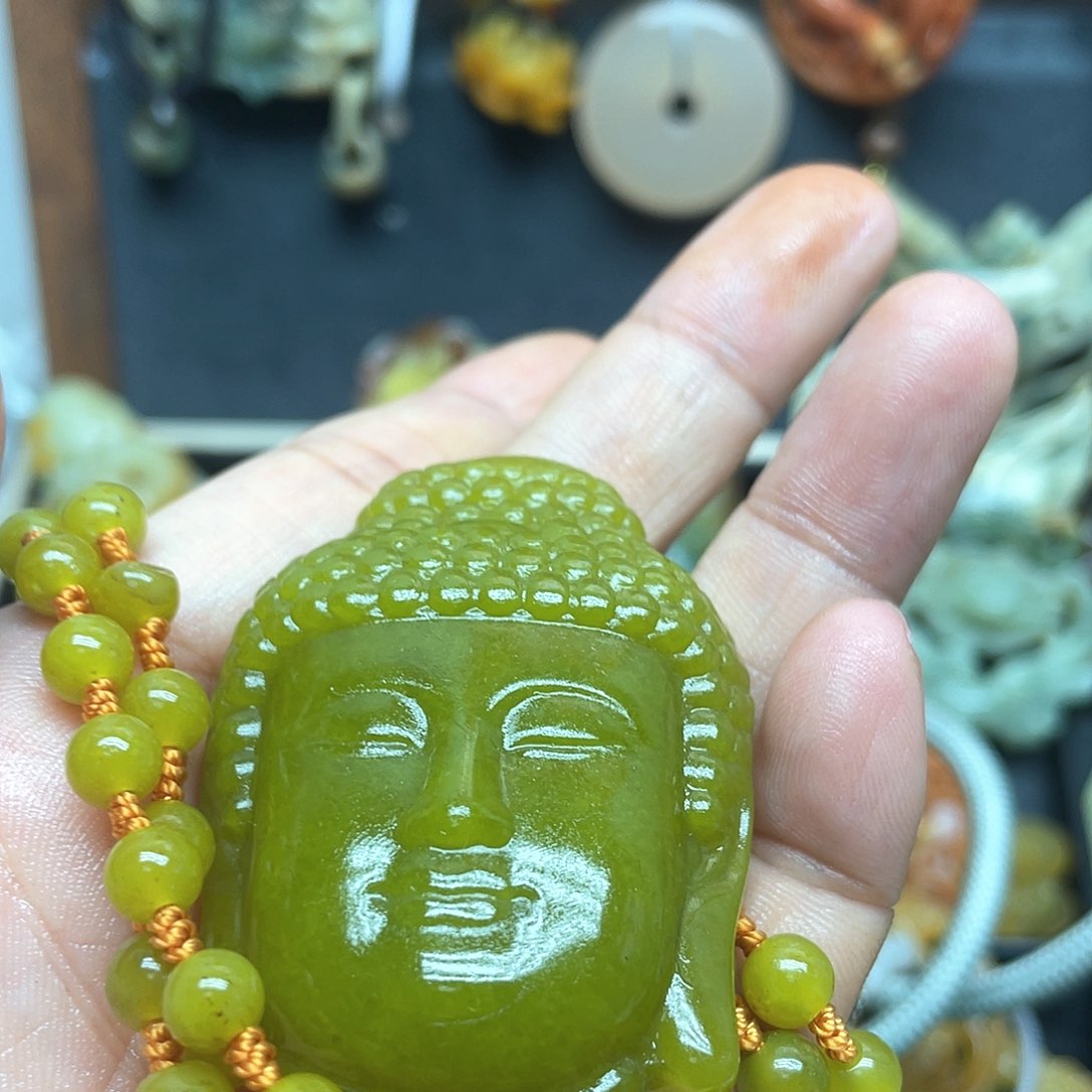 未镶嵌蛇纹石玉颈饰