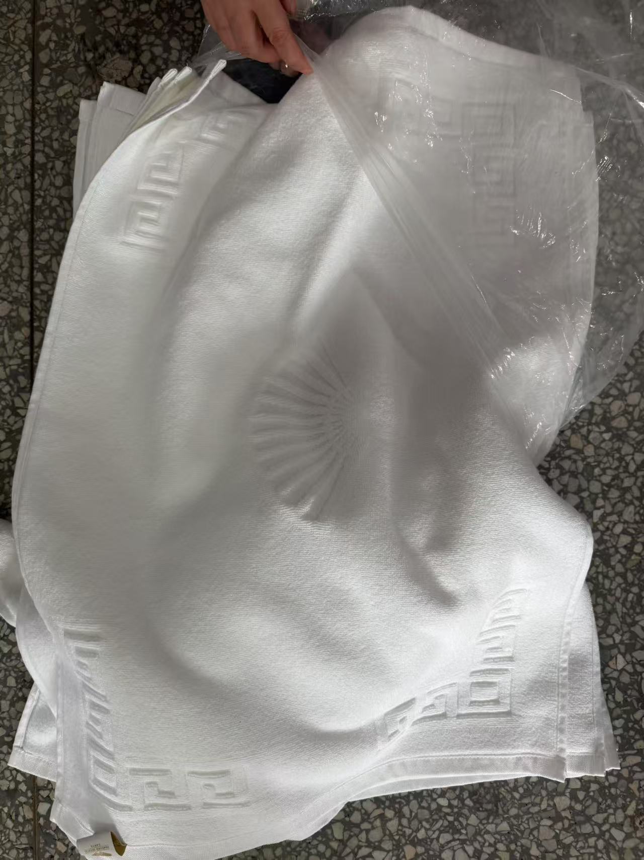 《兵哥外贸》3楼50*70 白色全棉加厚地巾 发一张 微瑕疵