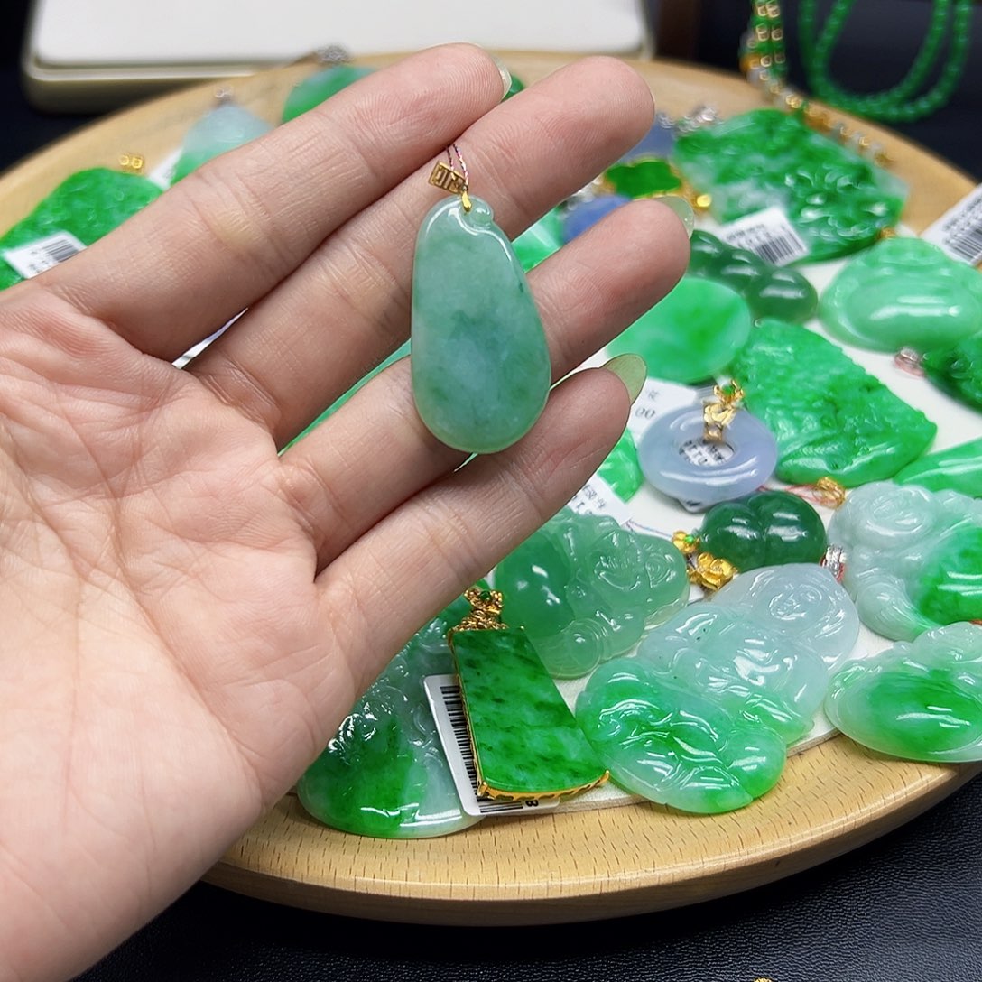 翡翠颈饰18K金镶嵌天然缅料A货一件