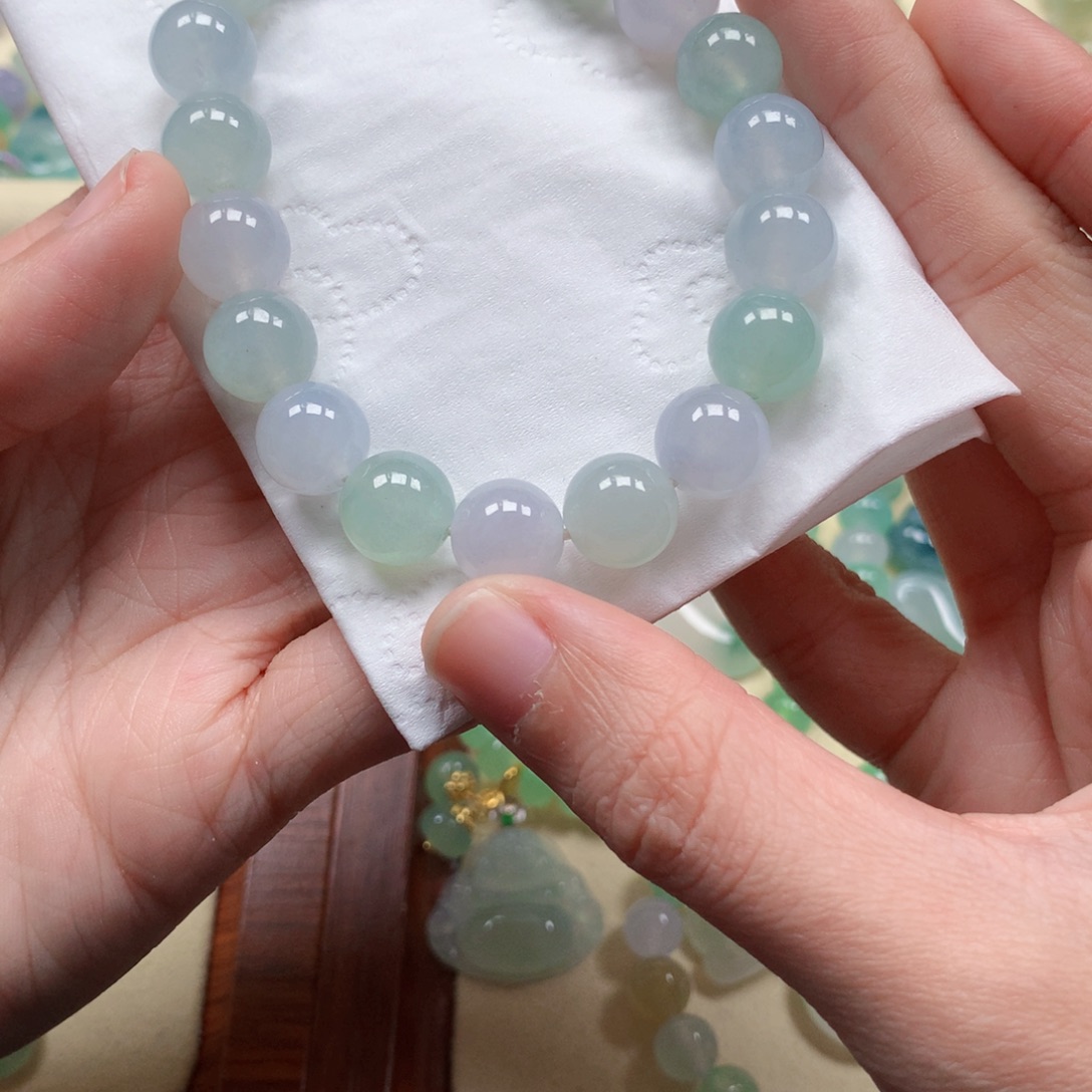 Y***o翡翠未镶嵌颈饰是