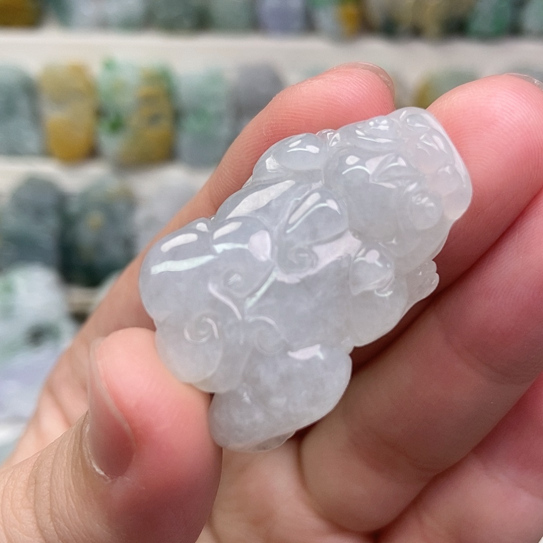 翡翠未镶嵌吊坠(赠链)