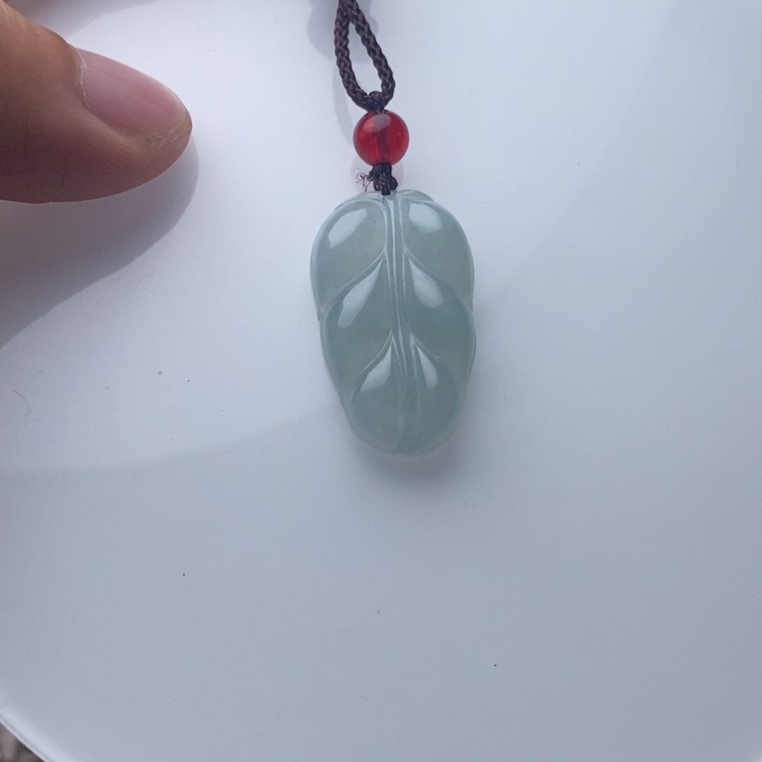 翡翠颈饰未镶嵌叶子