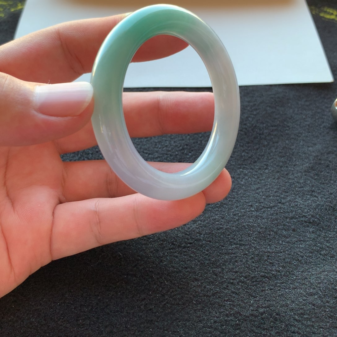 定制翡翠未镶嵌翡翠手镯