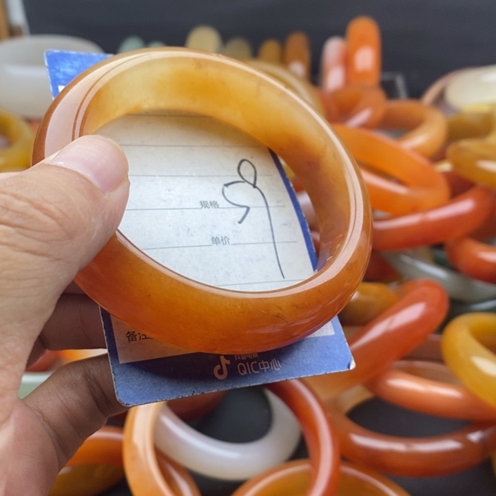 石英质玉手镯未镶嵌