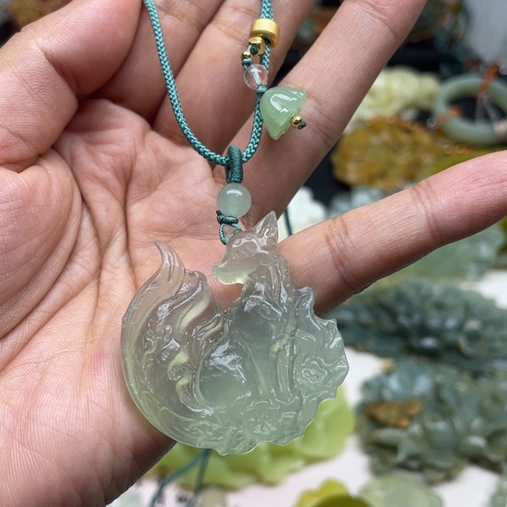 蛇纹石玉未镶嵌颈饰