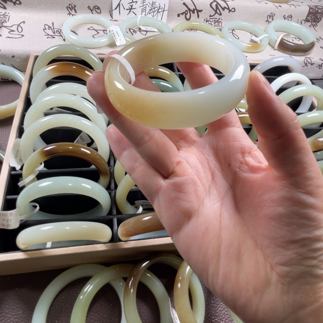 和田玉未镶嵌手镯