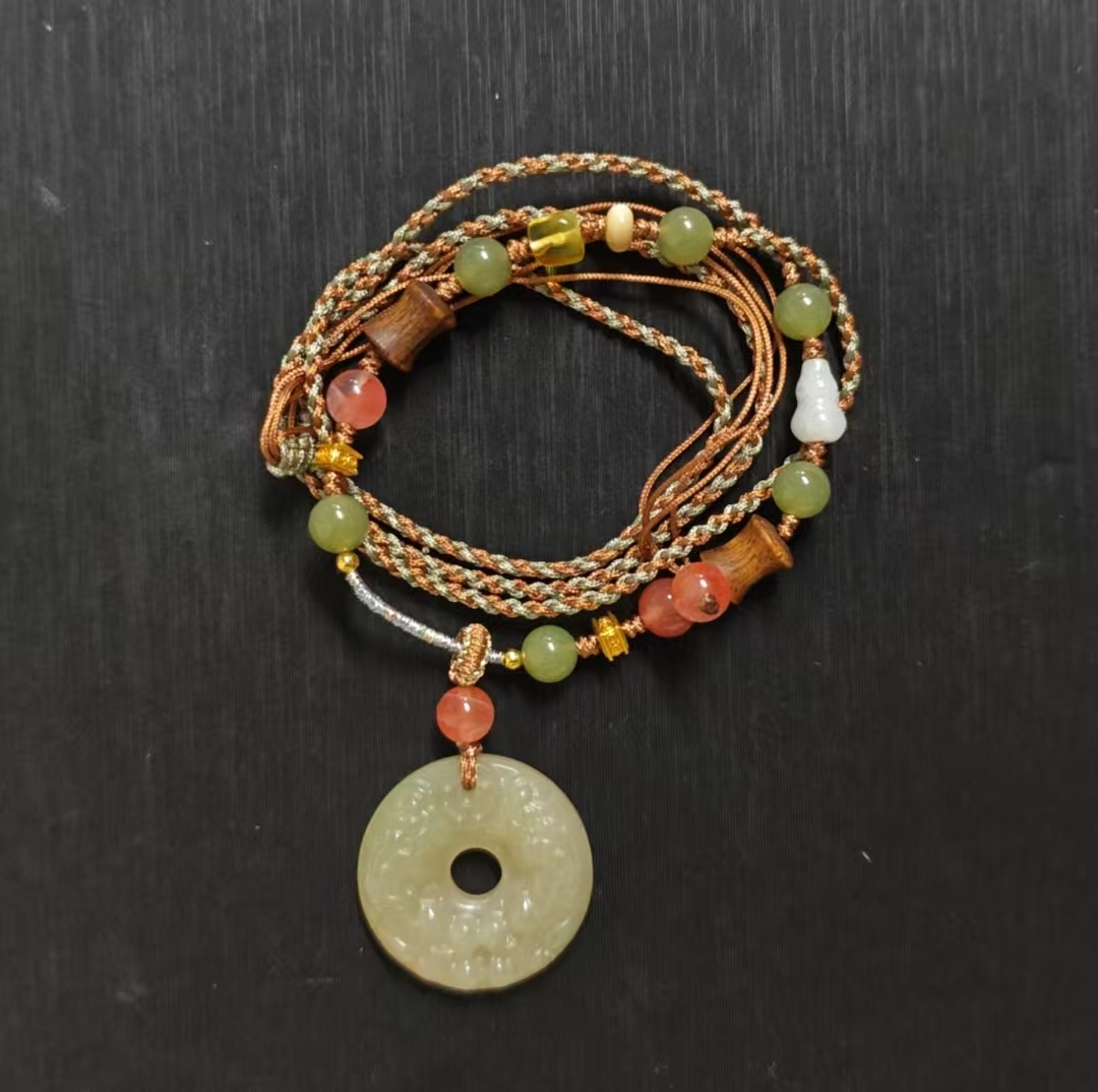 和田玉雕刻龙平安扣吊坠