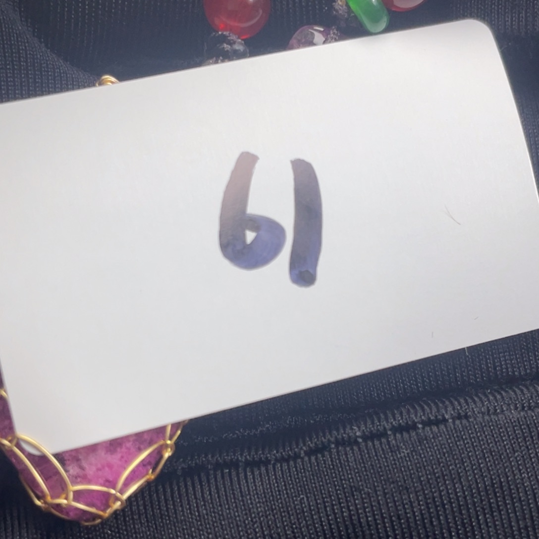 水晶水晶吊坠未镶嵌中****?