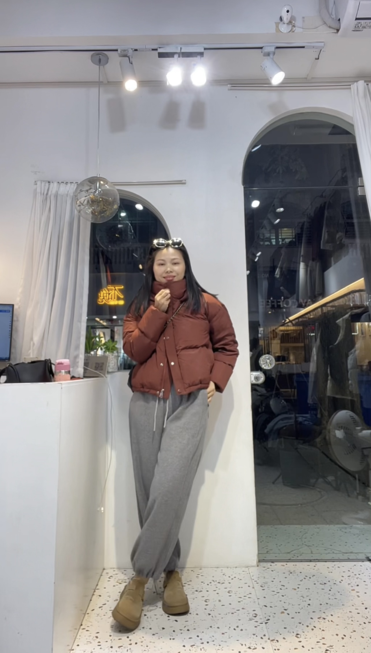 欧货自留款高货简约戴帽羽绒服2330