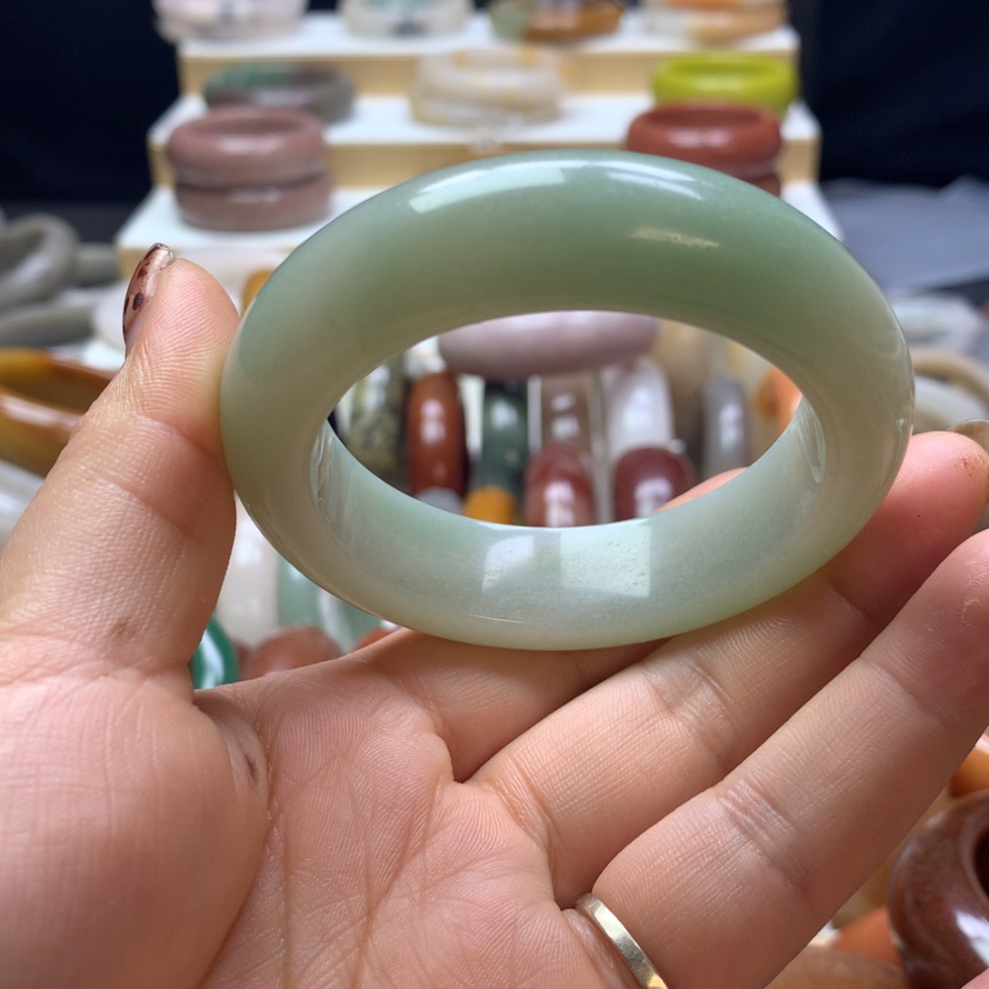 石英质玉手镯未镶嵌