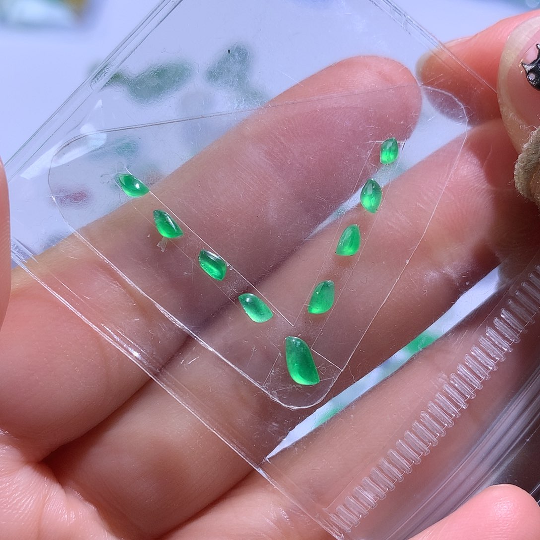 翡翠颈饰未镶嵌随形