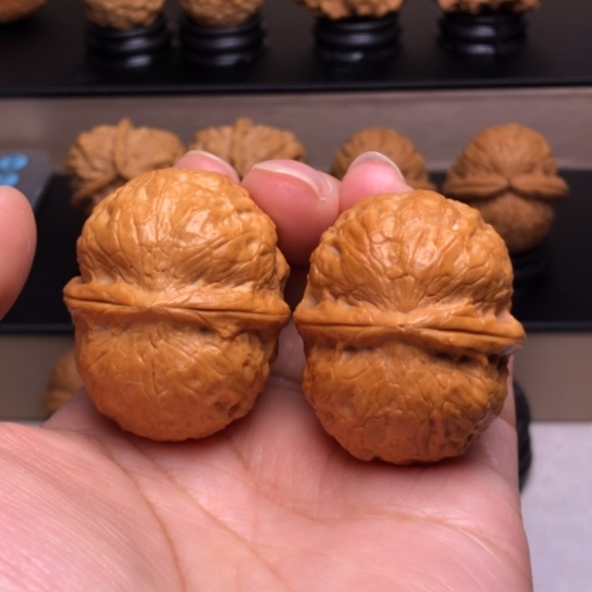 文玩核桃把件粗筋玉罗汉35