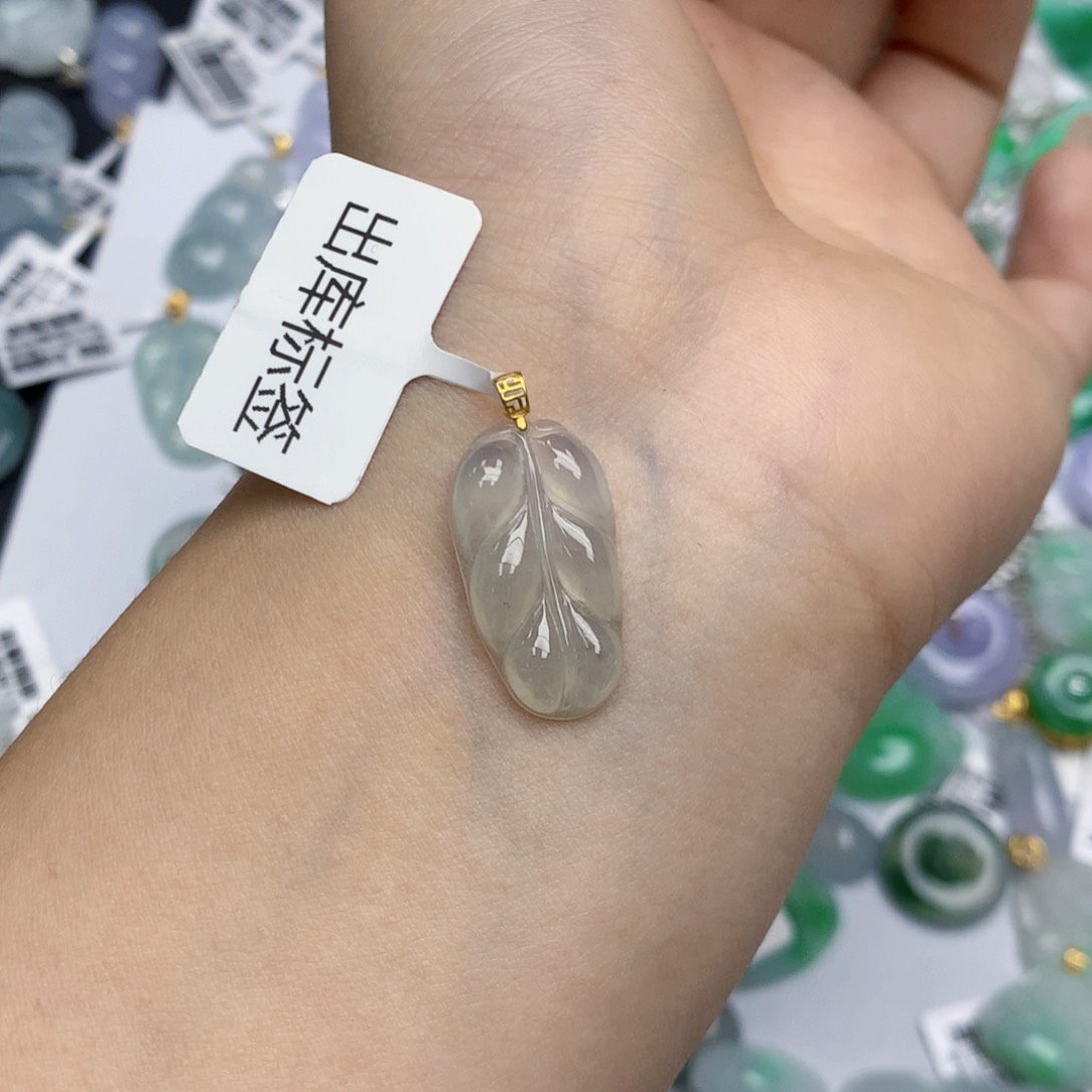 颈饰18K金镶嵌翡翠