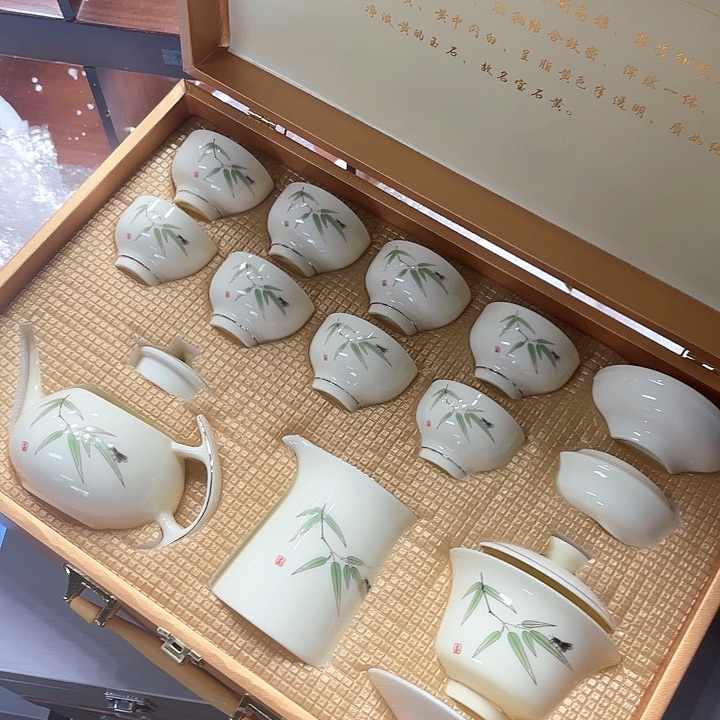 孤品茶具套装等。       
