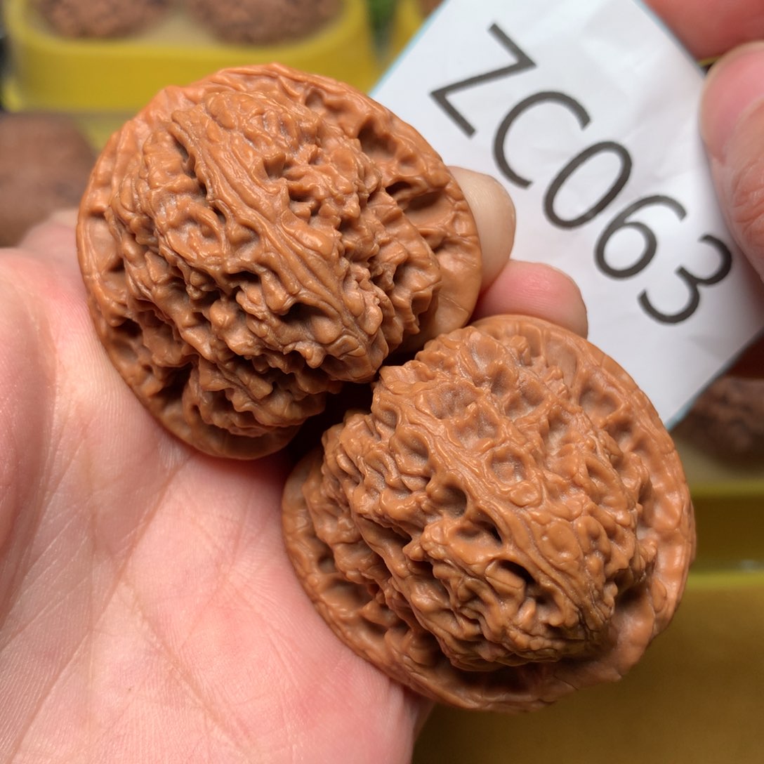 文玩核桃把件红皮球疆42