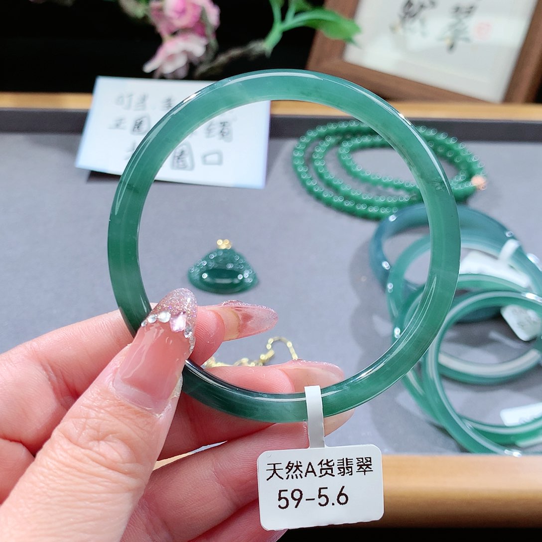 翡翠手镯（圆镯）未镶嵌