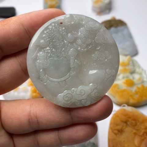 翡翠颈饰未镶嵌翡翠