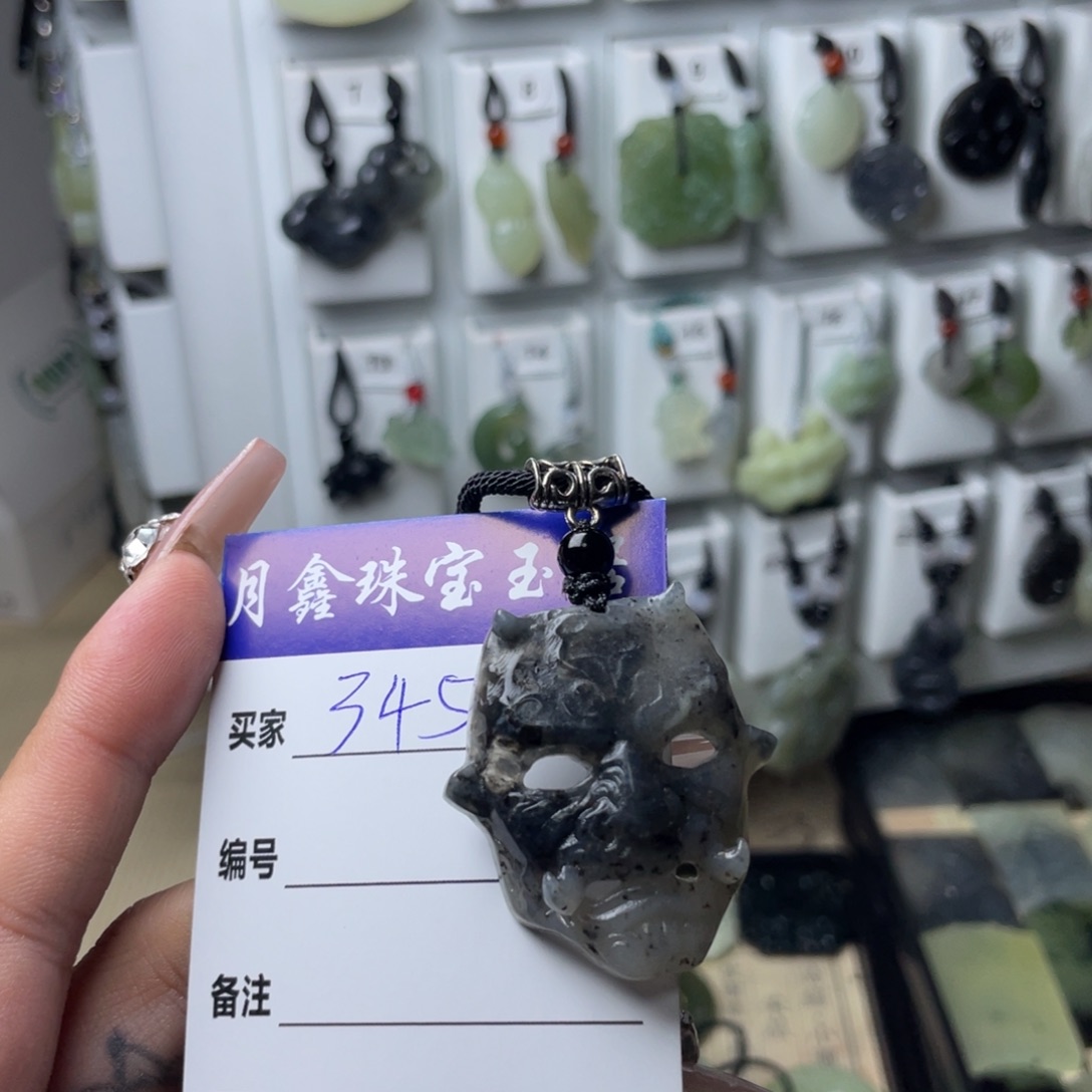 岫玉颈饰未镶嵌老****菜面具