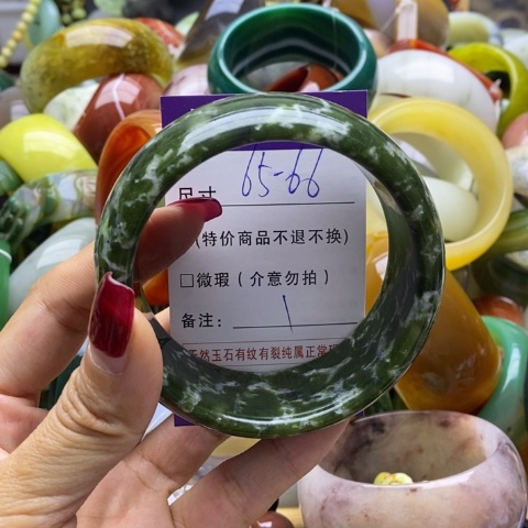 蛇纹石玉手镯未镶嵌