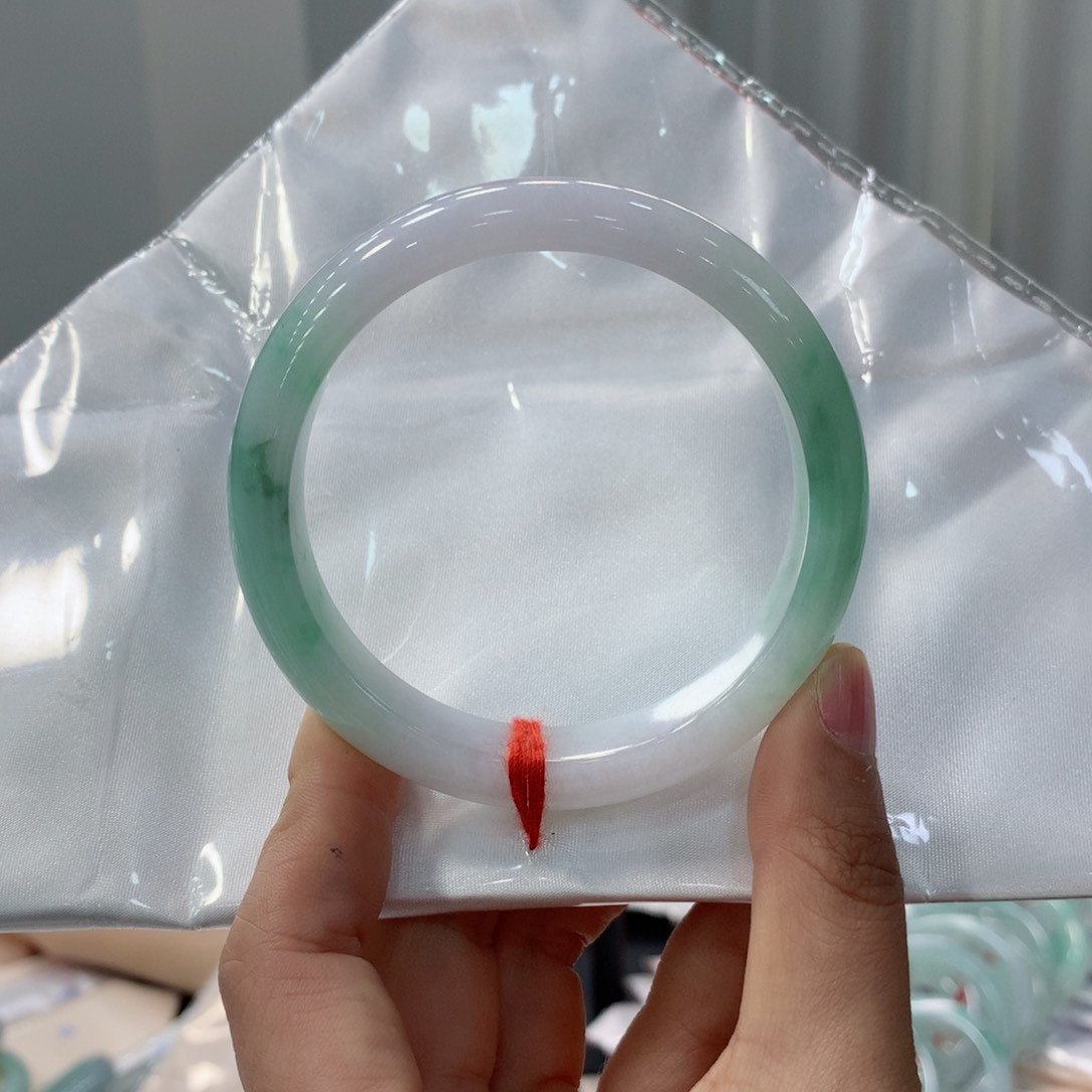 翡翠手镯未镶嵌X****玉买断