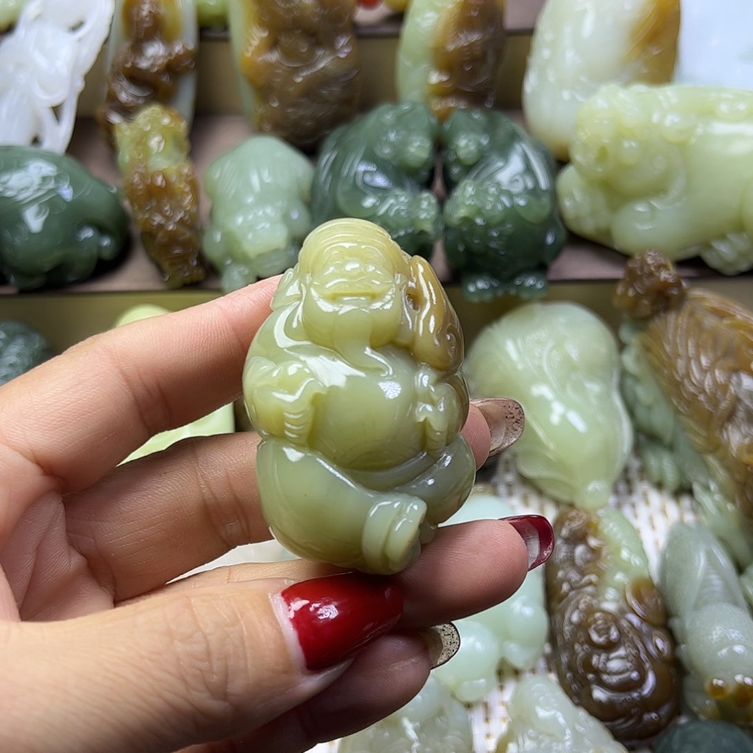 和田玉挂件未镶嵌看*闹