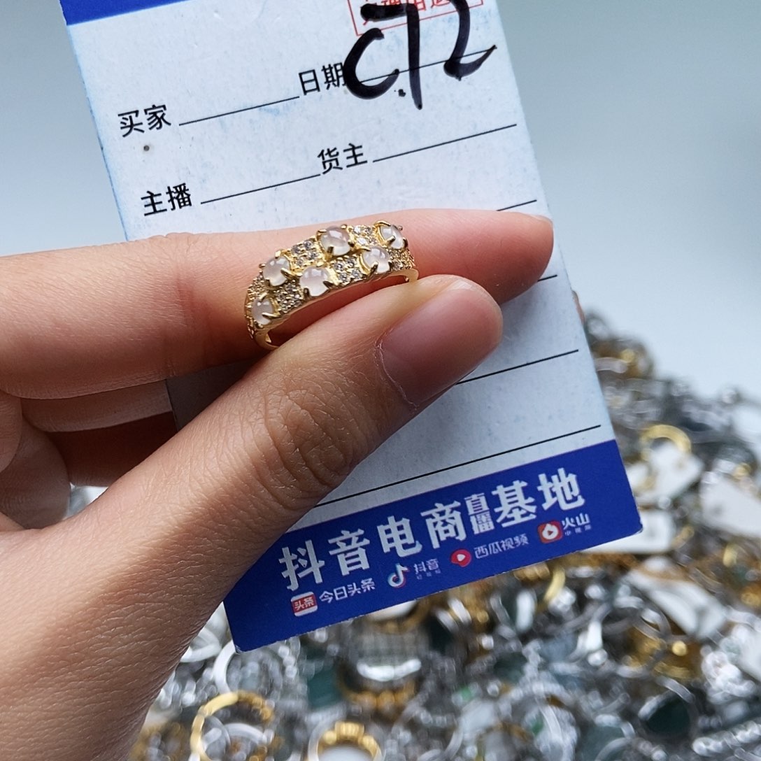 翡翠未镶嵌戒指戒指