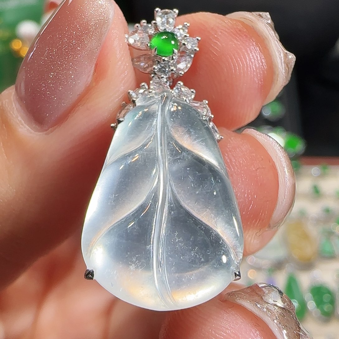 翡翠吊坠(不含链)18K金镶嵌