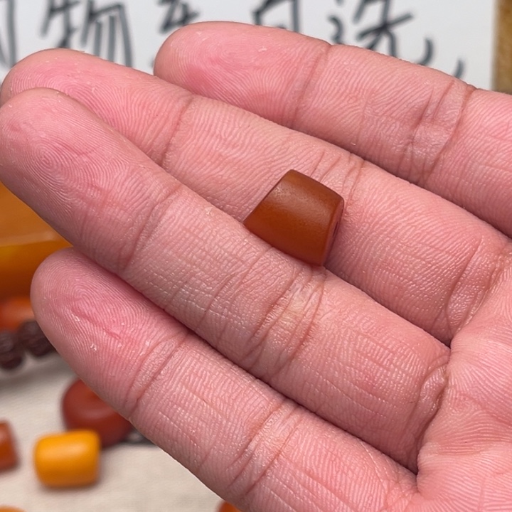 莱***柱琥珀未镶嵌裸石蜜蜡马蹄