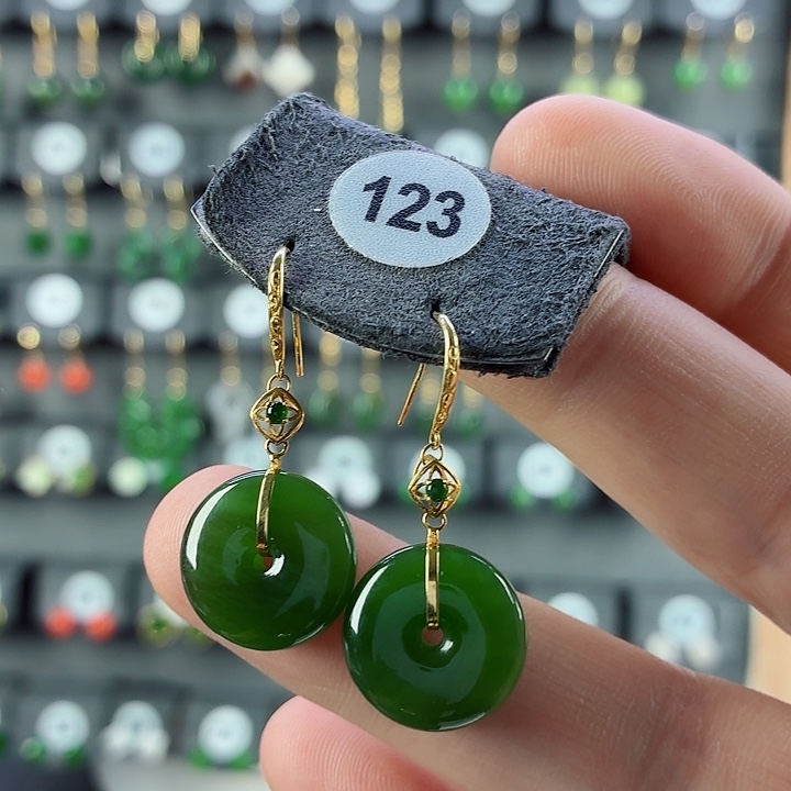 和田玉18K金镶嵌耳饰